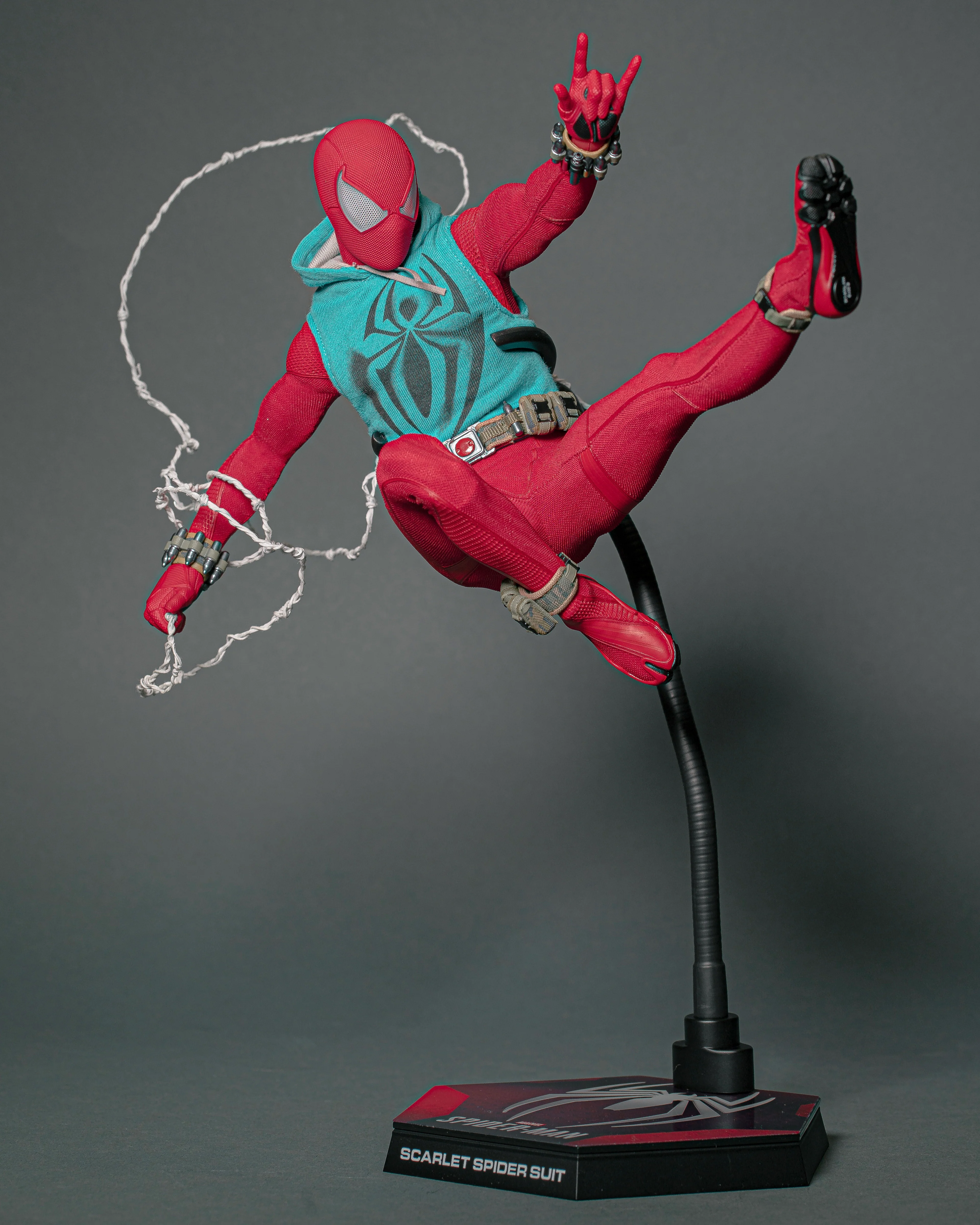 Hot Toys VGM34 Spiderman PS4 Scarlet Spider Suit 1/6 Scale Collectibles Figure - Image 5
